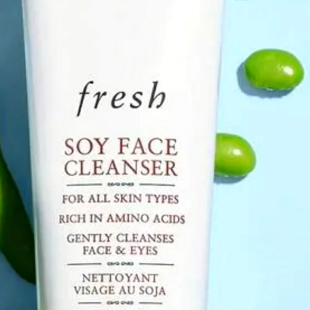 SAMPLE FRESH SOY FACE CLEANSER FOR ALL SKIN TYPES.